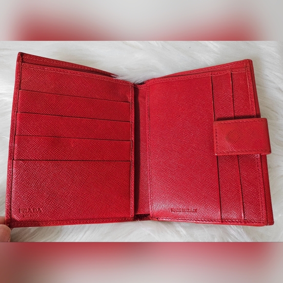 ❌SOLD❌ ♥️ Prada Wallet ♥️ - Picture 4 of 14